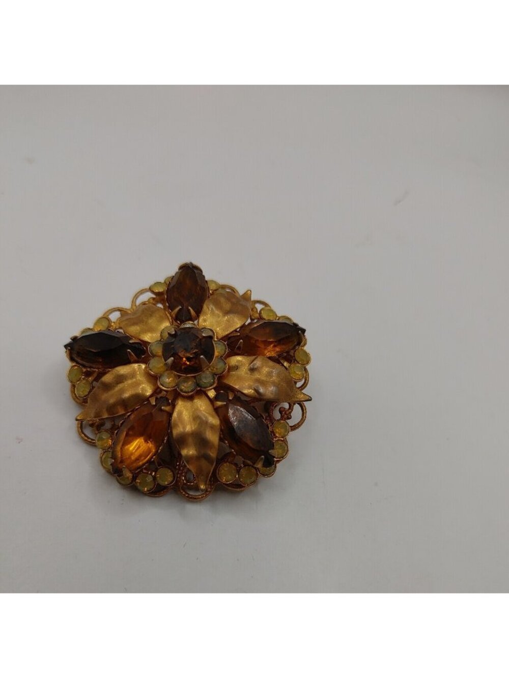Brooch/pin gold Tone Root beer Glass Opalescence Crystals
